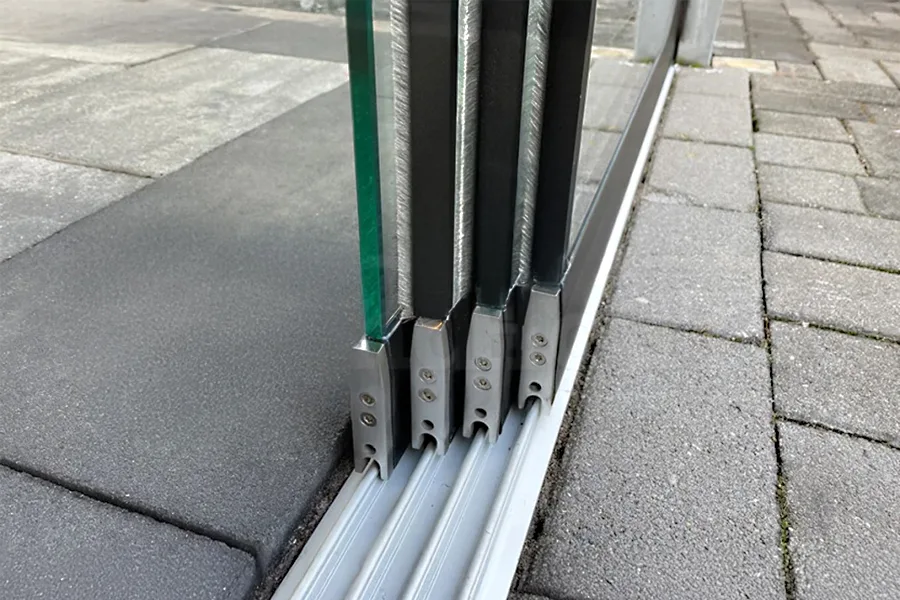 Railsysteem glazen schuifwand